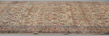 A carpet, a semi-antique Kerman, ca 510,5-513 x 315-318,5 cm.