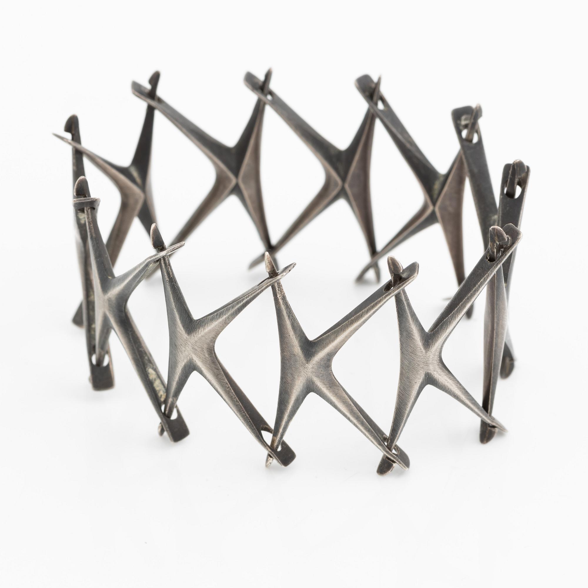 Bracelet and pendant, silver. Pendant by David Andersen, Norway.