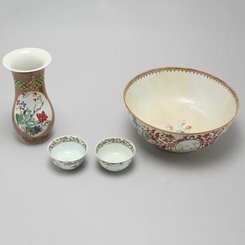 Four pieces of chinese porcelain, Qianlong (1736-1795).