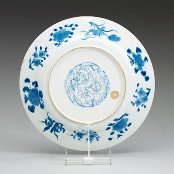 TALLRIK, porslin. Qing dynastin, Kangxi (1662-1722).