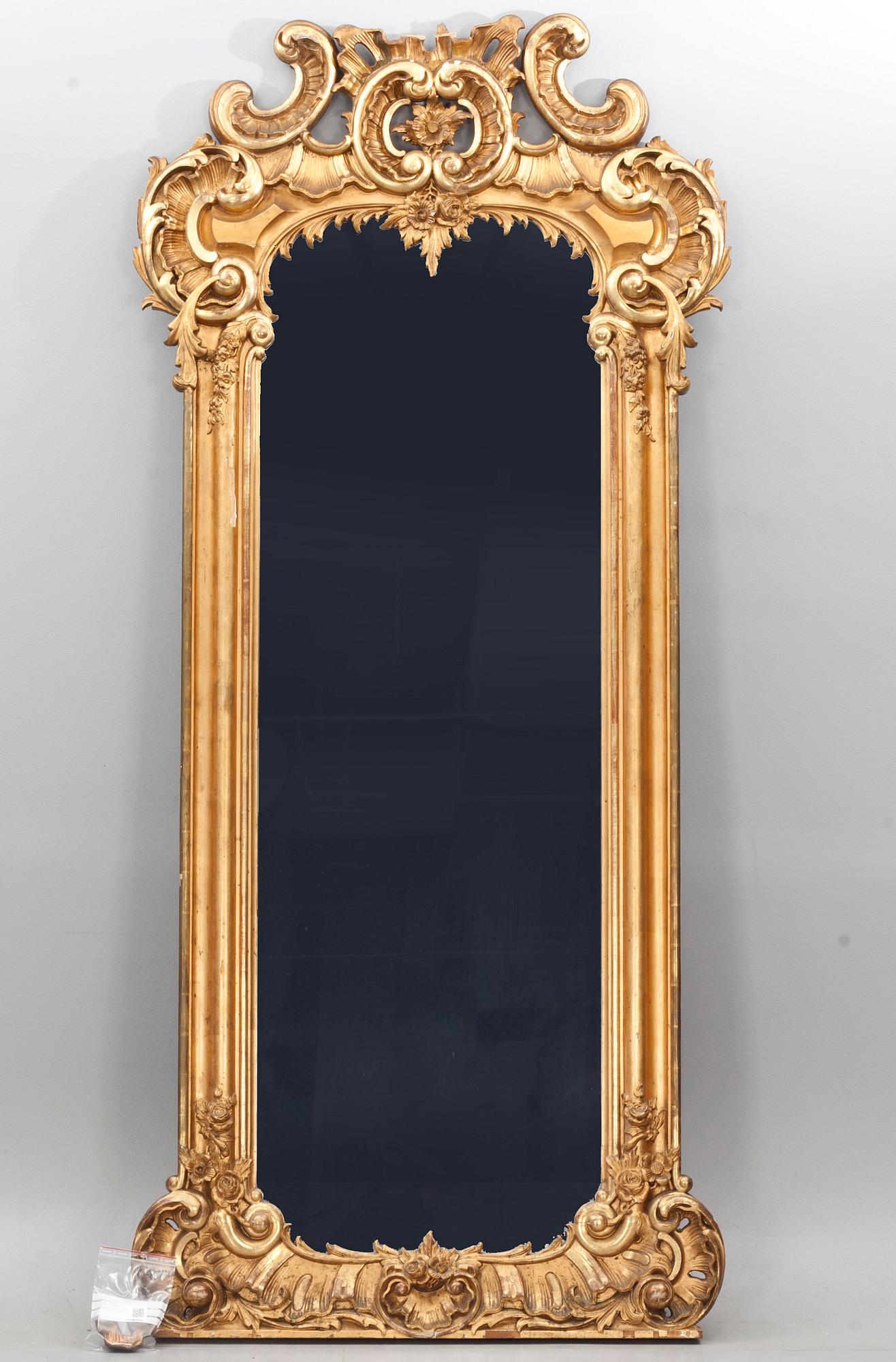 GOLVSPEGEL, rokokostil. 1800-talets andra hälft.