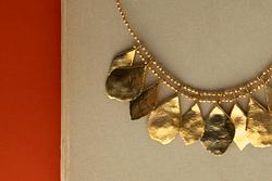 Selected Jewellery – August F834