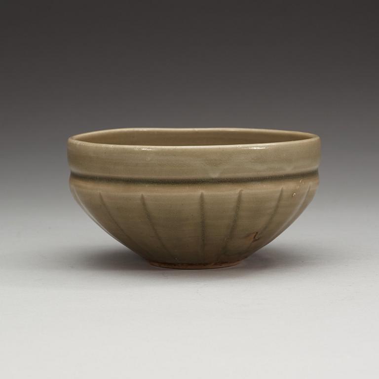 A celadon bowl, Northern Jin dynasty (1115-1234).