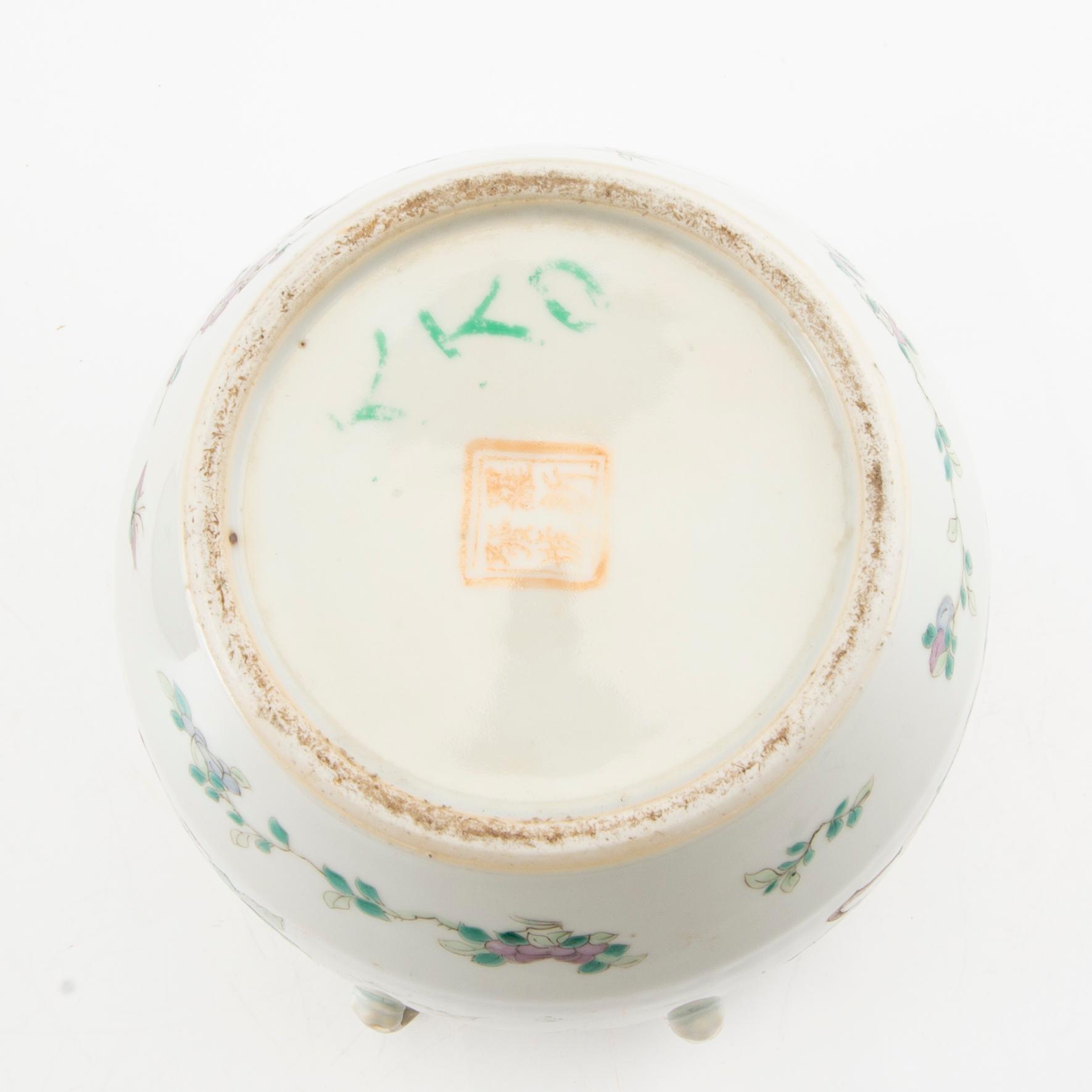 A group of Chinese porcelain, late Qing dynasty/20th Century.