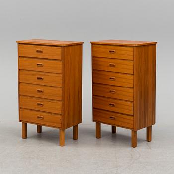 A pair of 20th century chest of drawers.