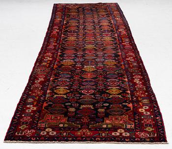 Semi-Antique Senneh runner., approx. 485 x 115 cm.