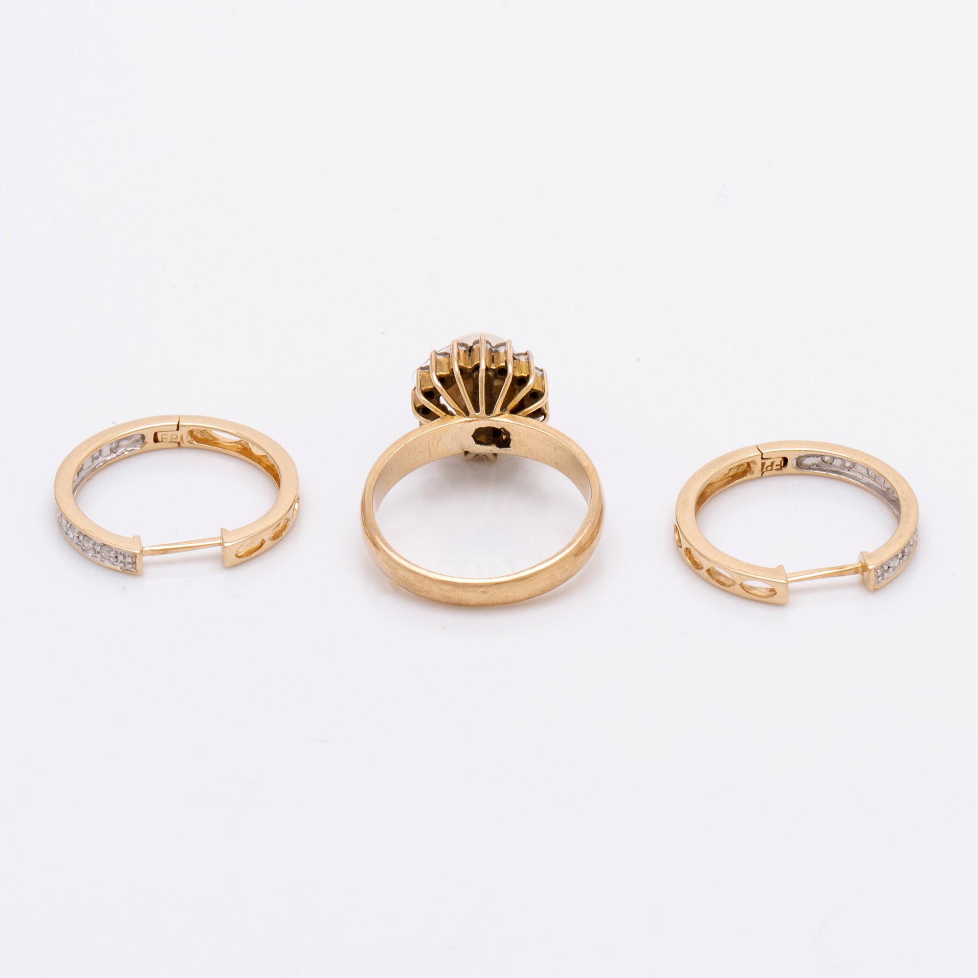 Örhängen/creoler 14K guld diamanter 8/8, ring 14K guld 1 odlad pärla ca 7 mm och briljanter ca 0,10 ct totalt.