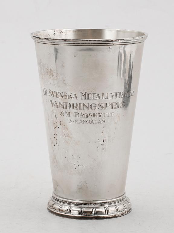 BÄGARE, silver, E Råström, Stockholm 1947. Vikt ca 357 g.