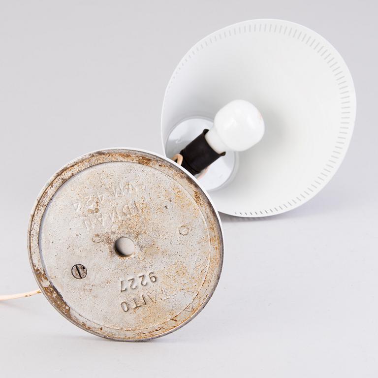 PAAVO TYNELL, bordslampa, modell 9227, Idman 1900-talets mitt.
