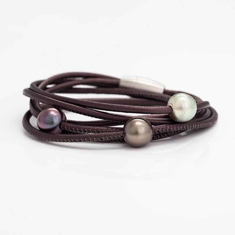 Schoeffel, A leather bracelet with cultured pearls.