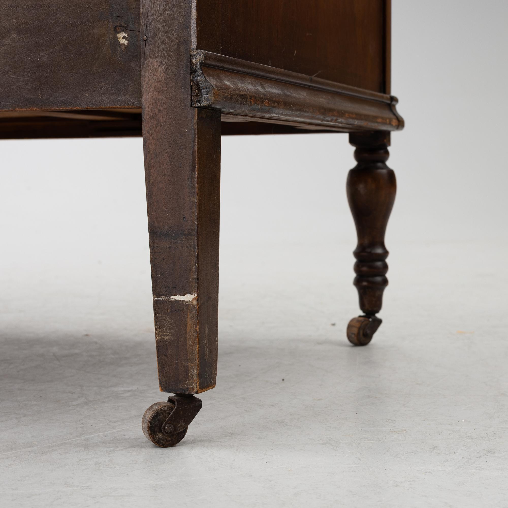 A chest of drawers, early 20th century, USA;.