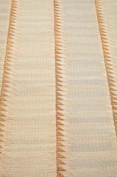 Barbro Nilsson, a textile, "Guldsågen", flat weave, ca 108,5-110 x 72-73 cm, unsigned.