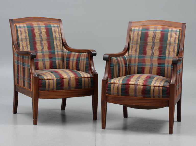 FÅTÖLJER, ett par. 1900-tal.