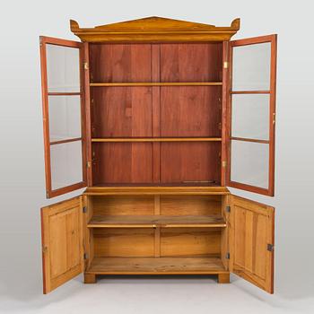 Vitrinskåp, Karl Johan, ca 1830.