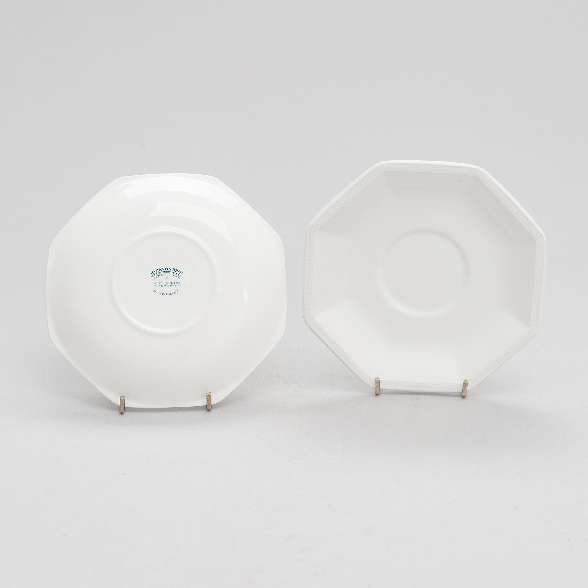 Johnson Bros, ruoka-astiasto "Heritage", 47 osaa, kivitavaraa. Englanti.