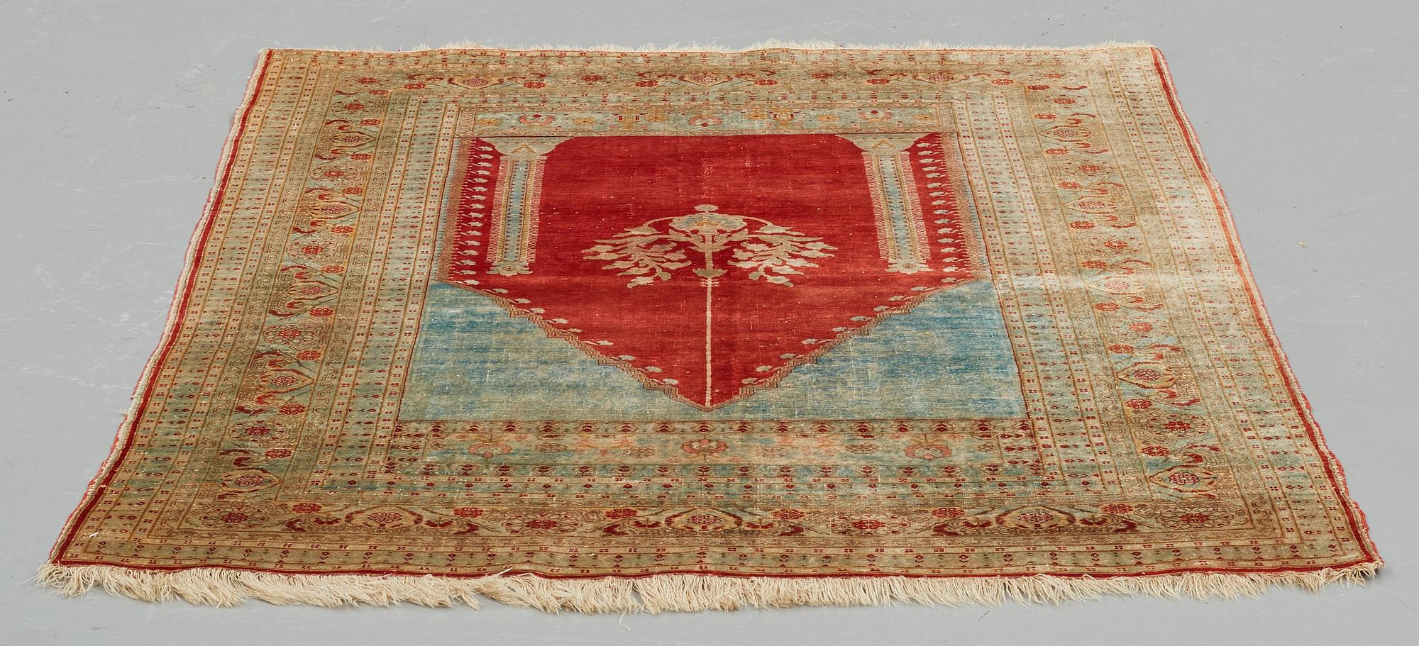 MATTO, an antique silk Tabriz, ca 165 x 122,5 cm.