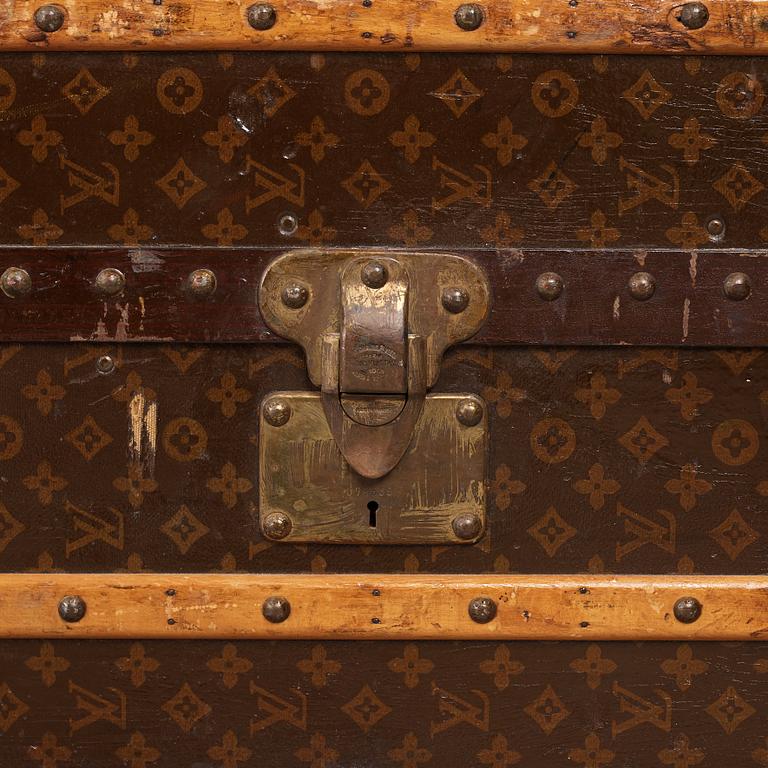 Louis Vuitton, WARDROBE TRUNK, Louis Vuitton, early 19th century.