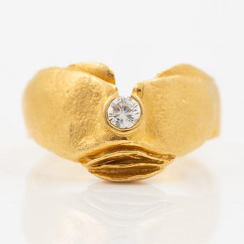 Ring 18K guld med en rund briljantslipad diamant.