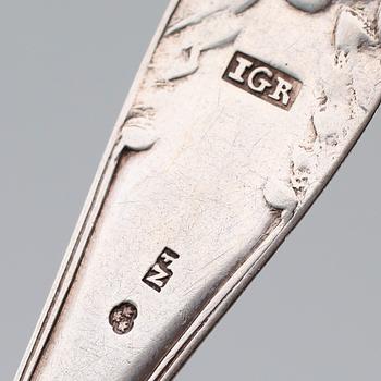 TESKEDAR, 12 st olika, svenska stämplar, 1700-/1800-tal. Vikt ca 232 gram.