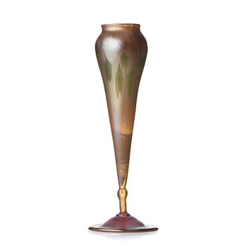 29. Louis Comfort Tiffany, a Favrile glass vase, U.S.A, 1909.