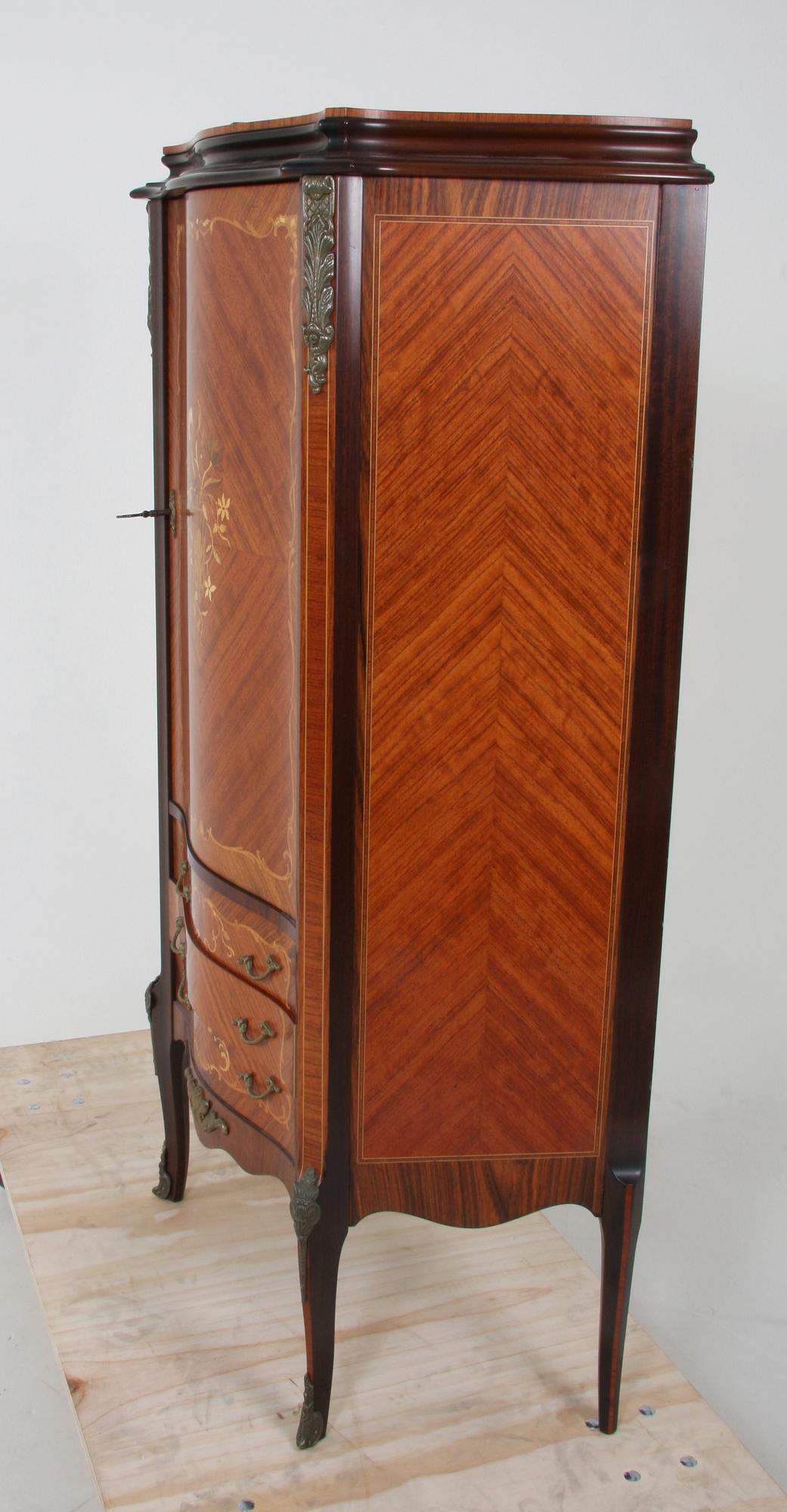 SKÅP, Louis XV-stil.