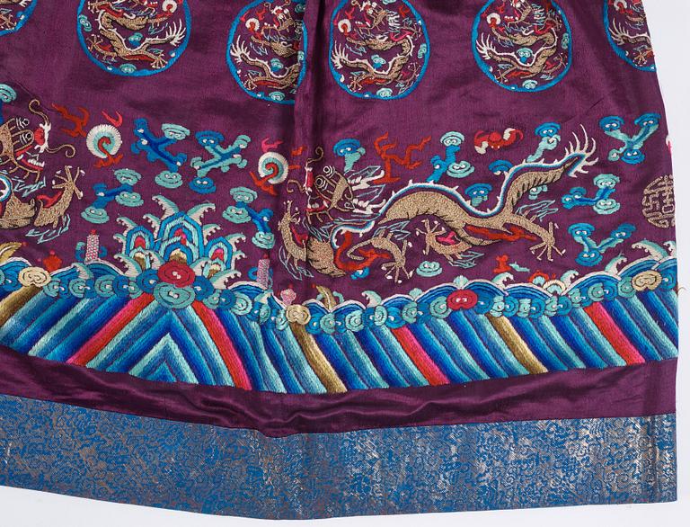 Kjol, broderat siden. Qingdynastin (1644-1912).