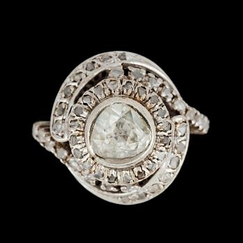 151. A rose cut diamond ring.
