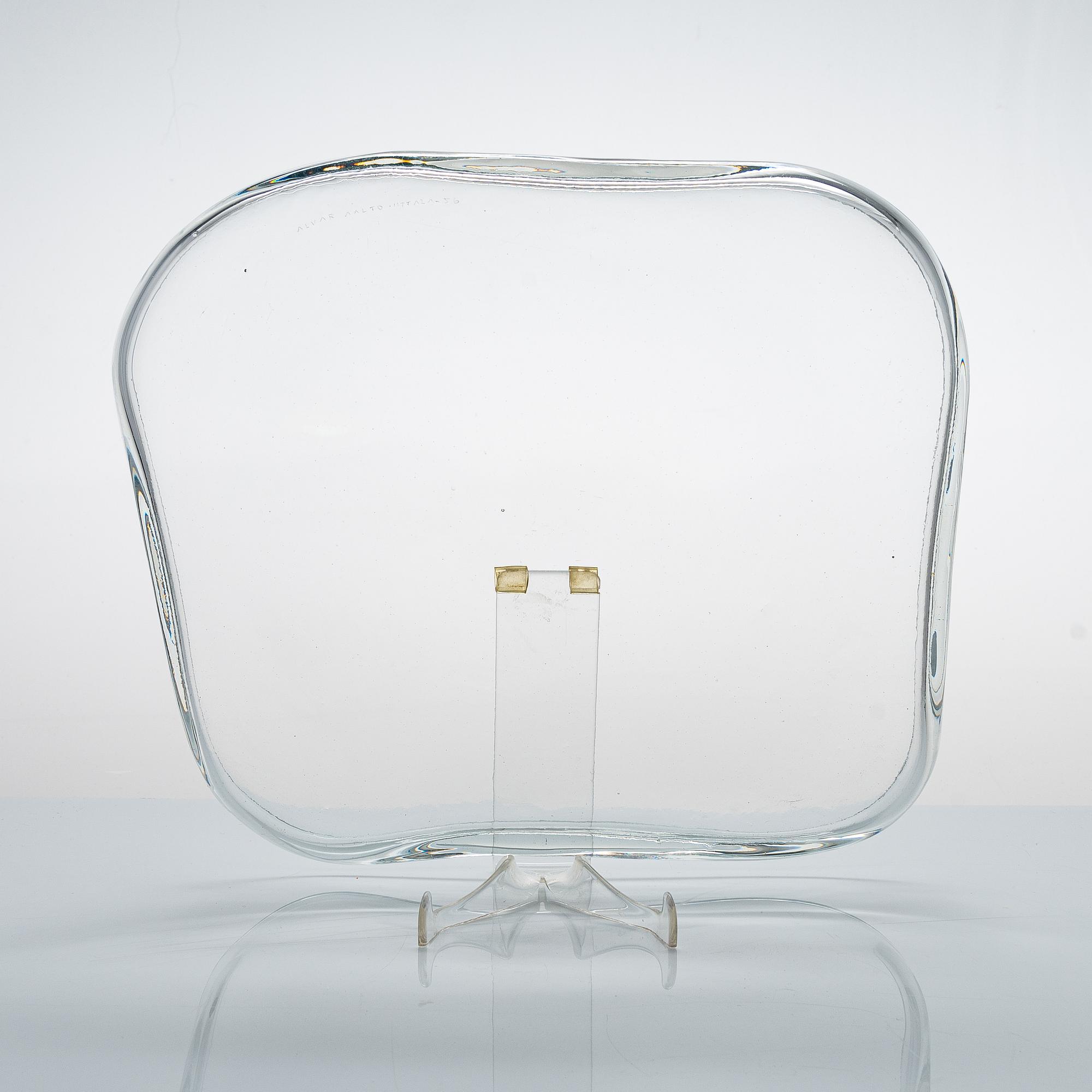 Alvar Aalto, a '3900' plate signed Alvar Aalto Iittala -56.