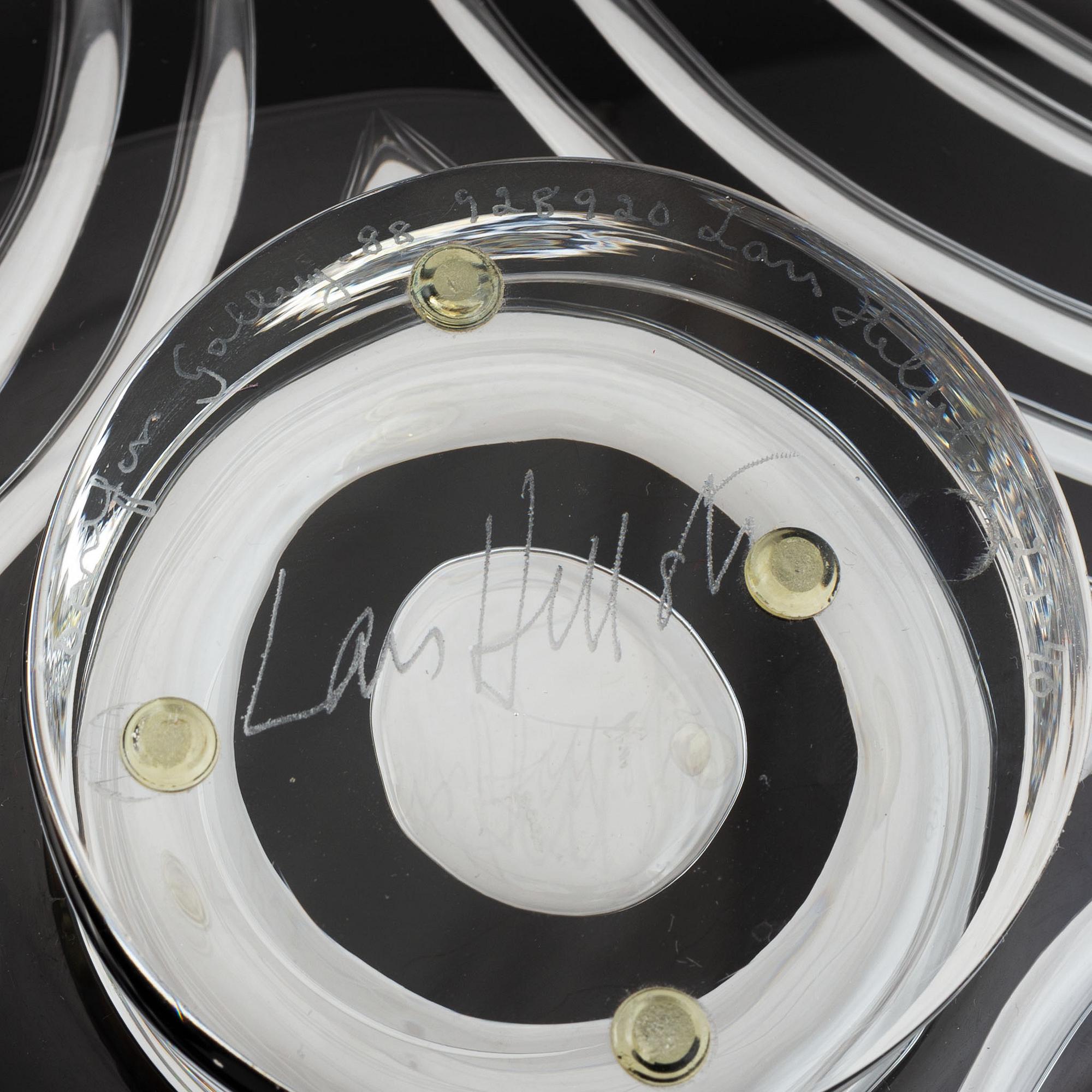 Lars Hellsten, a glass bowl, Orrefors Gallery, 1988.