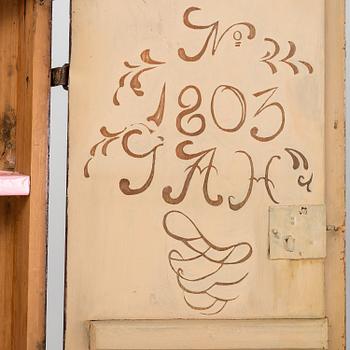 HÖRNSKÅP, allmoge, omkring år 1800.