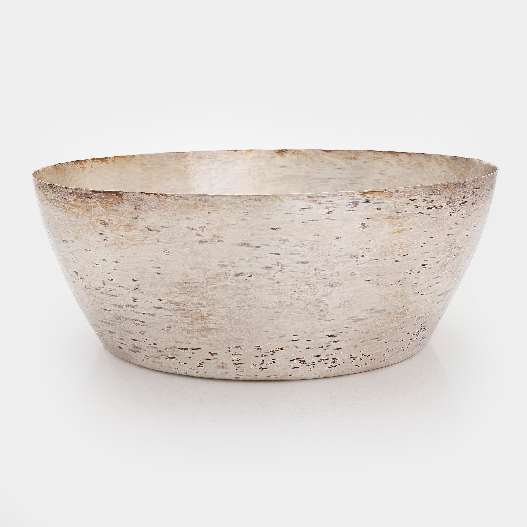 Tapio Wirkkala, malja, hopeaa, Kultakeskus, Hämeenlinna 2007.