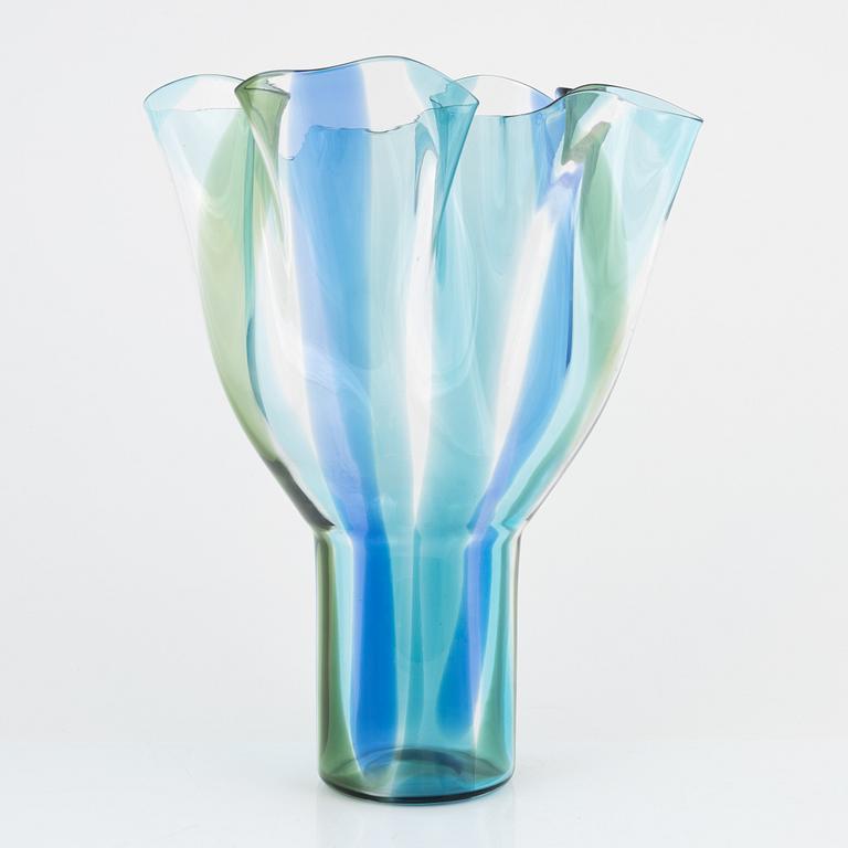 Timo Sarpaneva, a 'Kukinto' glass vase, "Kukinto", Venini, Murano, Italy, 1990.