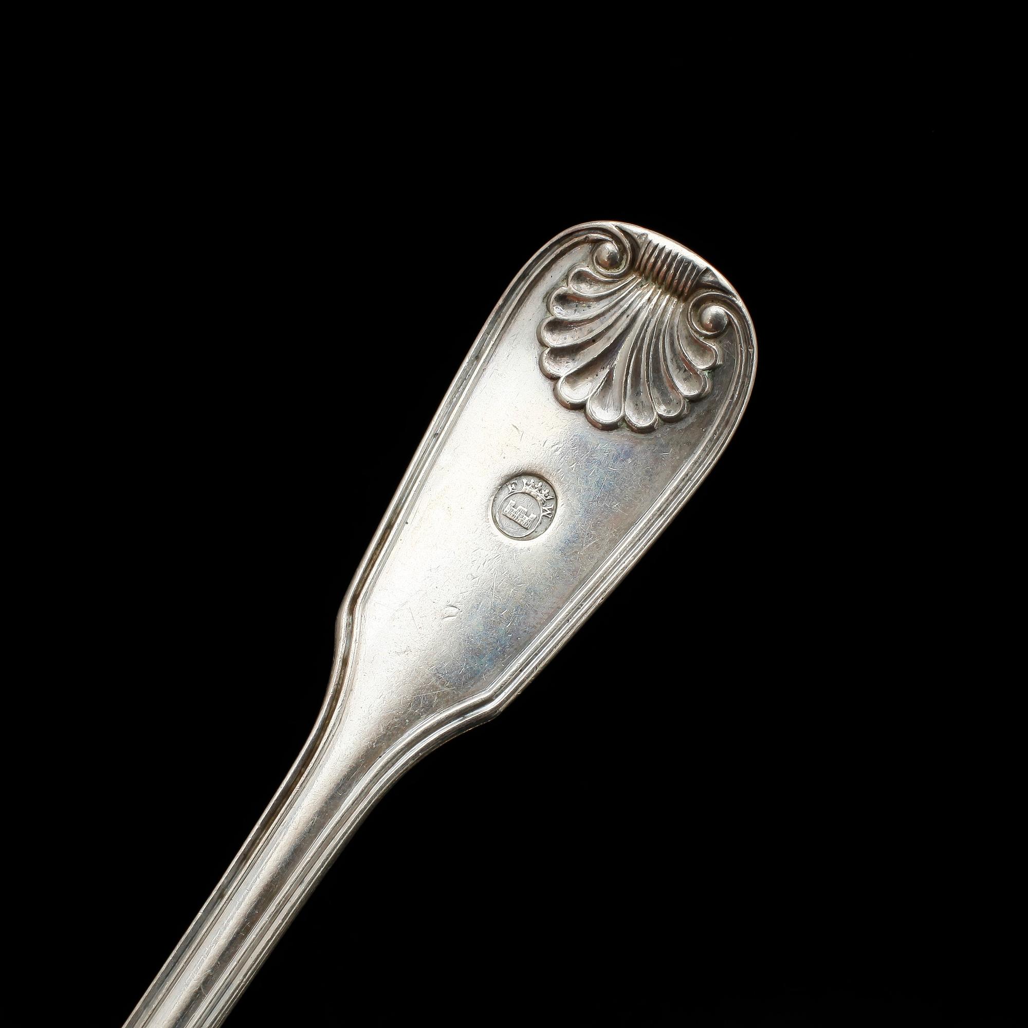 BESTICKSERVIS, 73 delar, silver, "Snäckmodell", Christian Hammer och Möllenborg. Stockholm mest 1850-tal. Tot ca 4400 g.