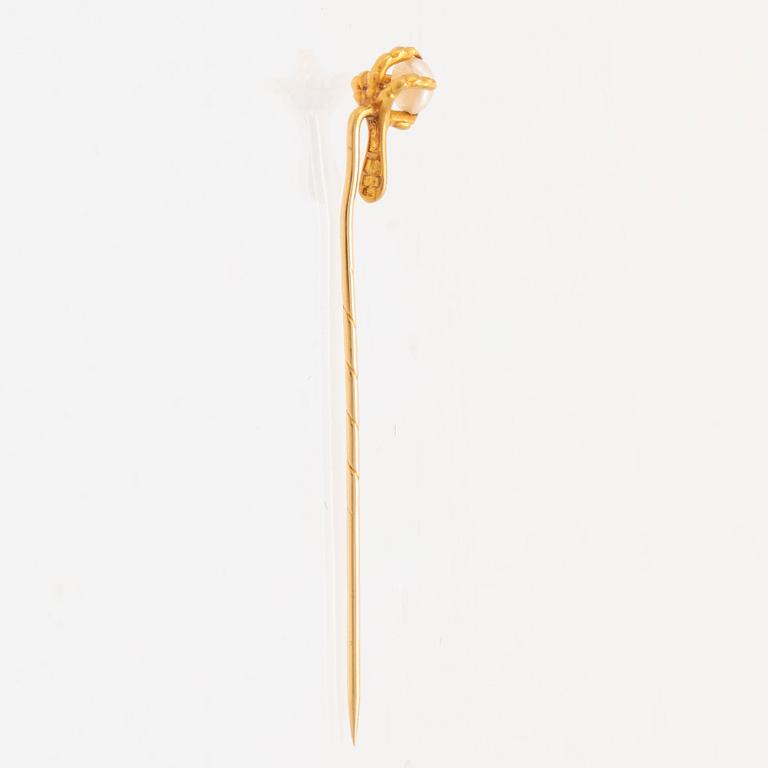 Tie pin 18K gold with cultured pearl by CA Björklund Stockholm 1913.