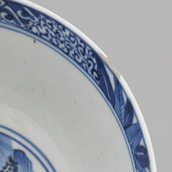 A Chinese blue and white porcelain bowl, late 19th century.