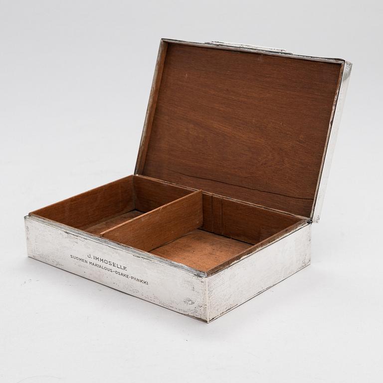 A silver cigar box, Finnish controlmark by Oskar Lindroos, Helsinki 1942.