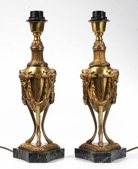 BORDSLAMPOR, ett par, empirstil, 1900-tal.