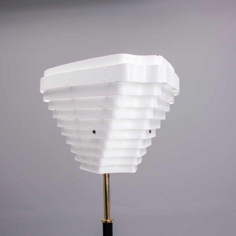 GOLVLAMPA, "Änglavinge" A 805, Alvar Aalto, Artek. Formgiven 1954.