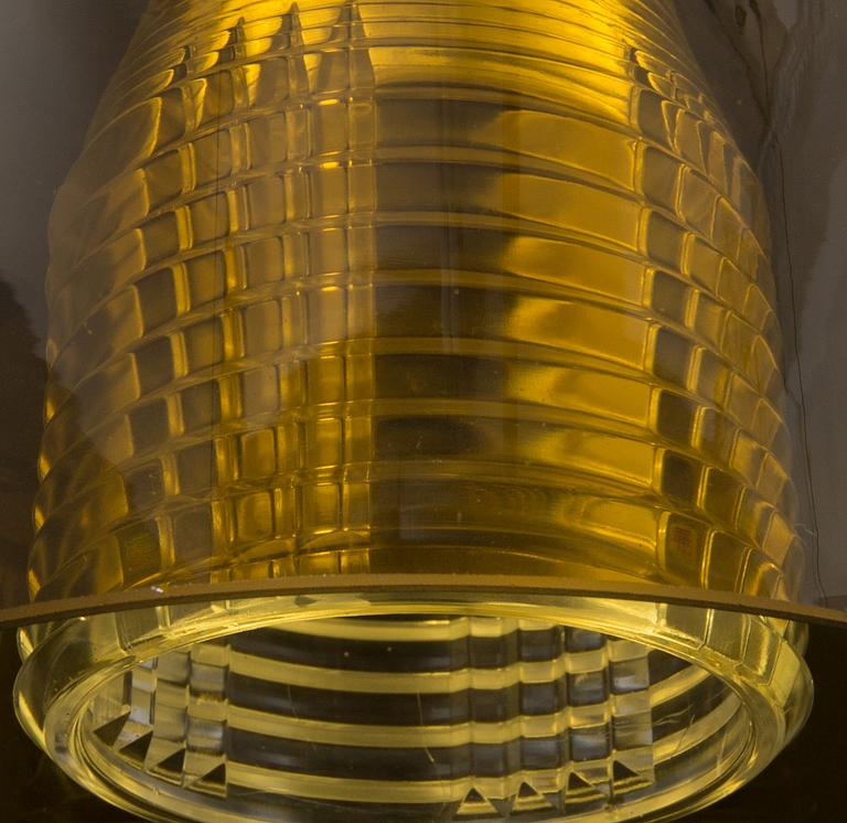 TAKLAMPA, teak och gultonat glas, 1900-talets andra hälft.