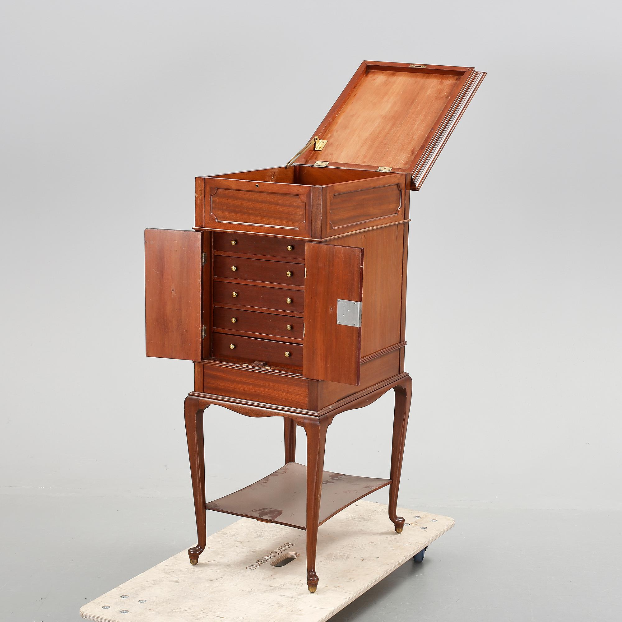 SKÅP/BESTICKSCHATULL, mahogny, 1900-talets första hälft.