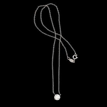 COLLIER, 18 k vitguld, briljantslipad diamant ca 1.00 ct. Vikt 2,6 g.