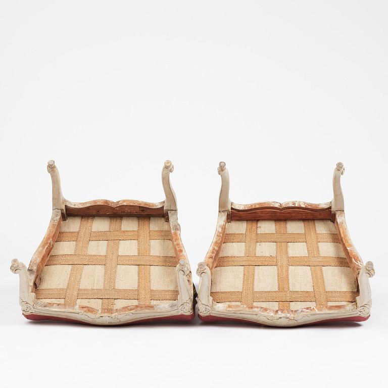 A large pair of Swedish Rococo armchairs in the manner of O Höglander (1750-1765).