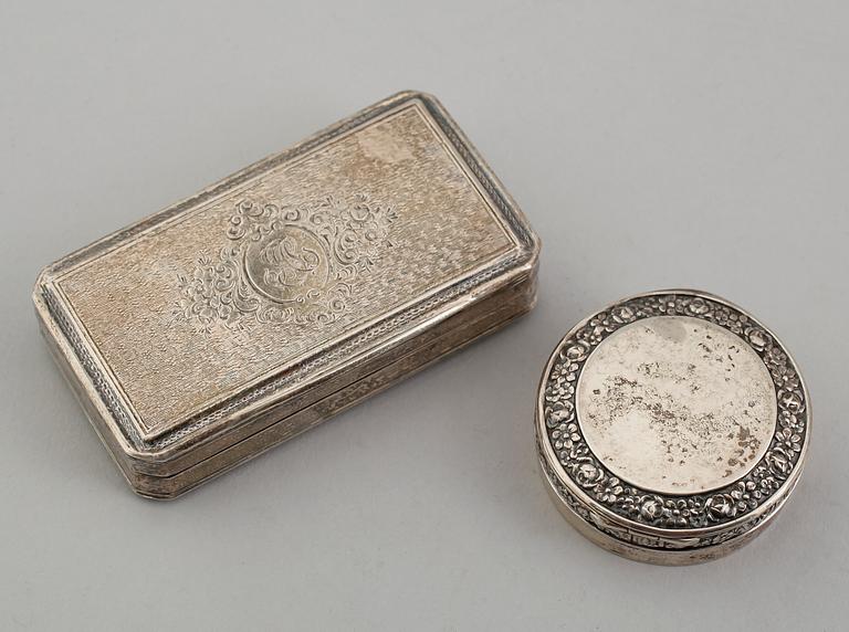 DOSOR, 2 st, silver, 1800-/1900-tal. Vikt ca 86 gram.