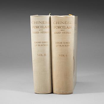 65. BÖCKER, 2 volymer. GORER, Edgar and J.F. BLACKER. Chinese Porcelain and Hard Stones. London: B Quaritch, 1911.