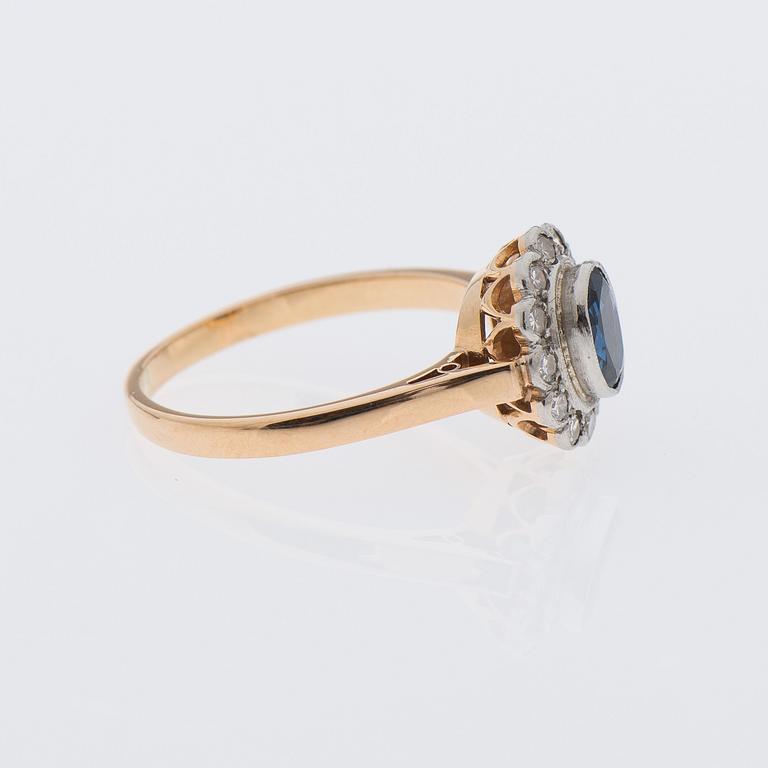 RING, fasettslipad safir, åttkantslipade diamanter, 18K guld.  Westerback, Helsingfors 1973.