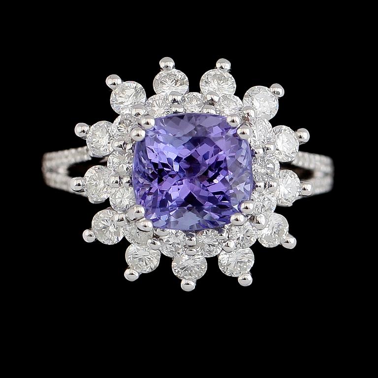 RING, 18K vitguld, diamanter tot ca 1.03 ct, tanzanit ca 2.45 ct.