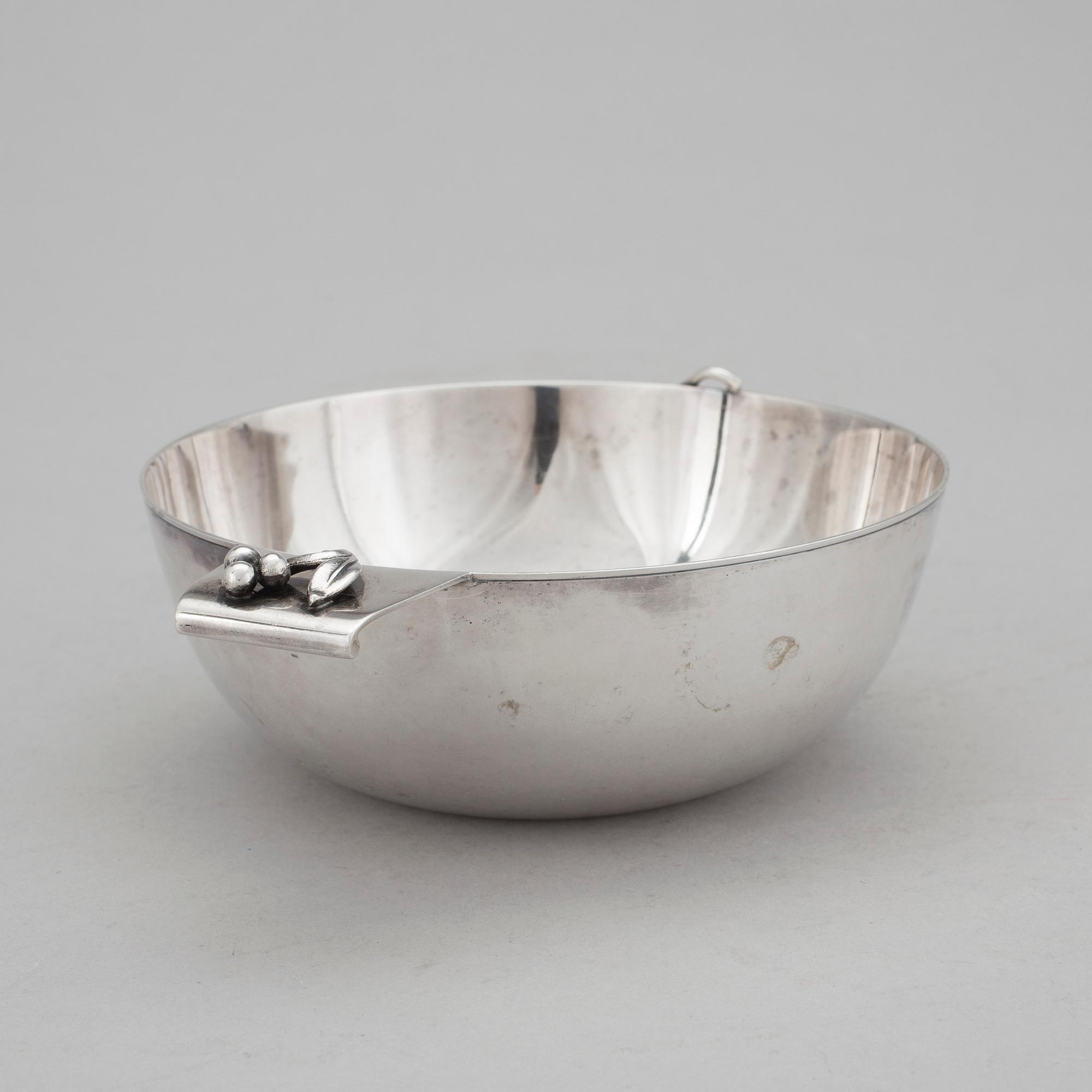 CG HALLBERG, Stockholm 1940, skål. Silver. Vikt ca 186 gram.
