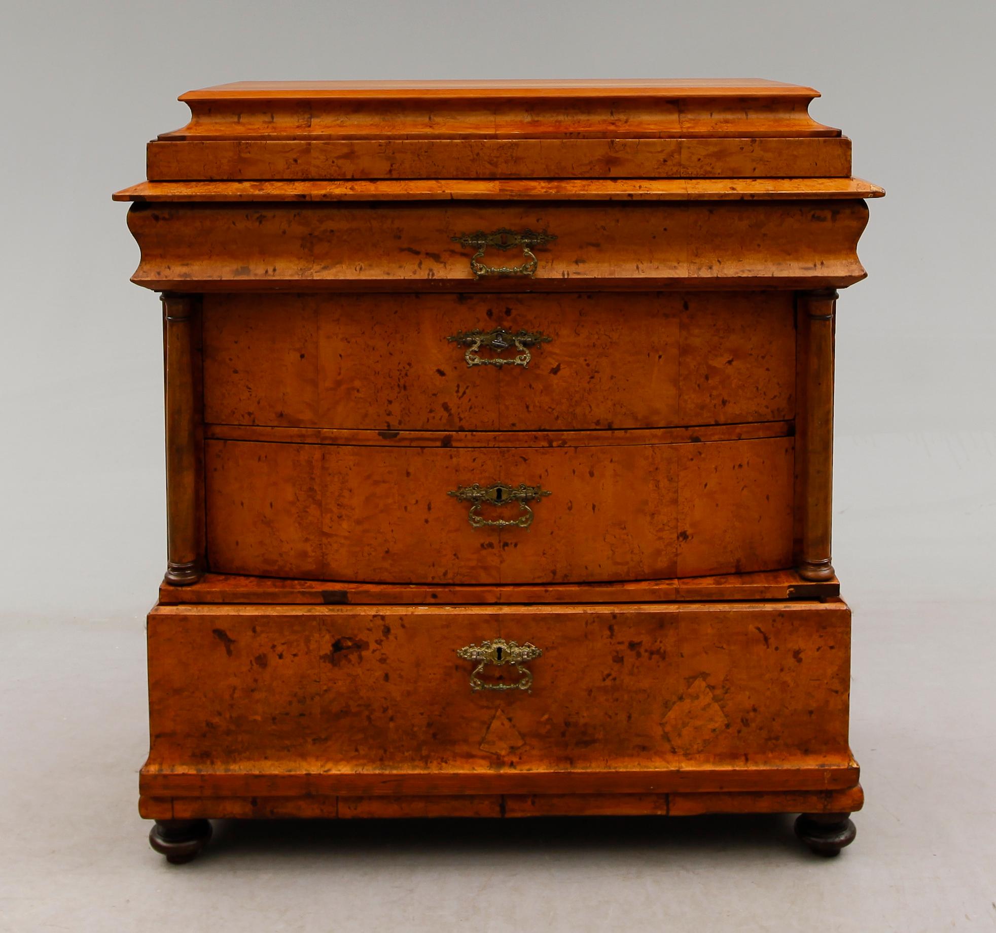 BYRÅ, senempire, 1800-talets mitt.