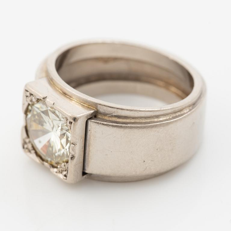 Ring, 18K white gold with a brilliant-cut diamond weighing 1.52 ct.