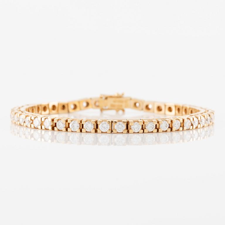 Tennis bracelet, 18K gold and brilliant-cut diamonds, a total of 4.56 ct according to the engraving.